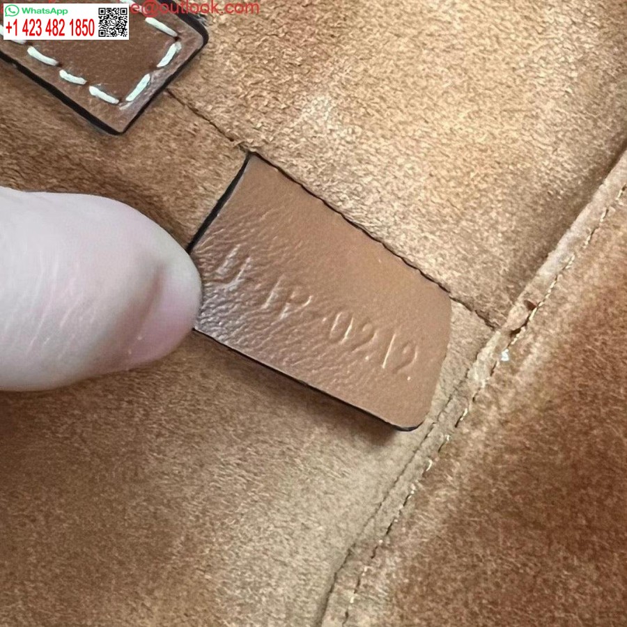 Replika Celine 199263 Majhna škatlica Cuir Triomphe V Gladki Telečji Koži