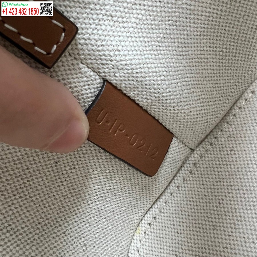 Replika Celine 199263 Majhna škatla Cuir Triomphe Iz Gladkega Telečjega Usnja Bež Rjav