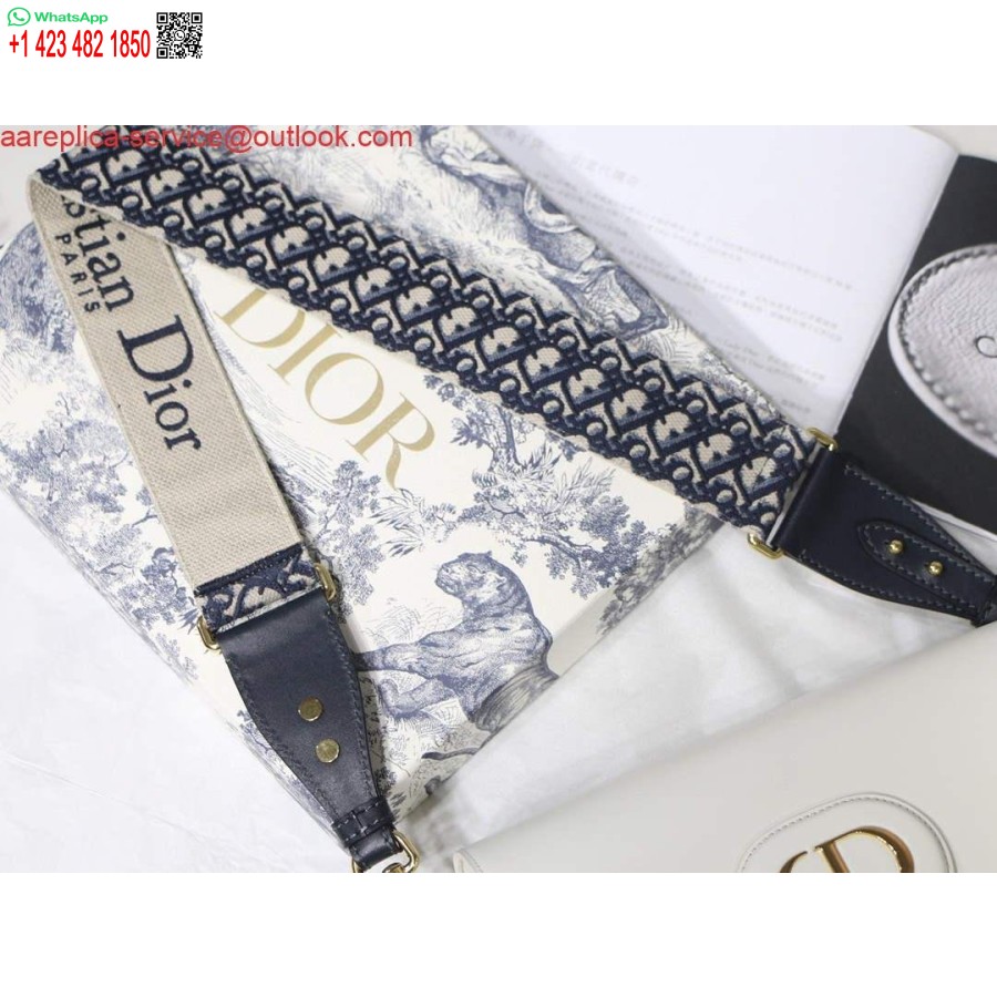 نسخة طبق الأصل من حقيبة Dior M9320 كبيرة الحجم من Dior Bobby مصنوعة من جلد العجل مع حزام مطرز مائل أزرق