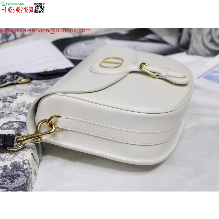 نسخة طبق الأصل من حقيبة Dior M9320 كبيرة الحجم من Dior Bobby مصنوعة من جلد العجل مع حزام مطرز مائل أزرق