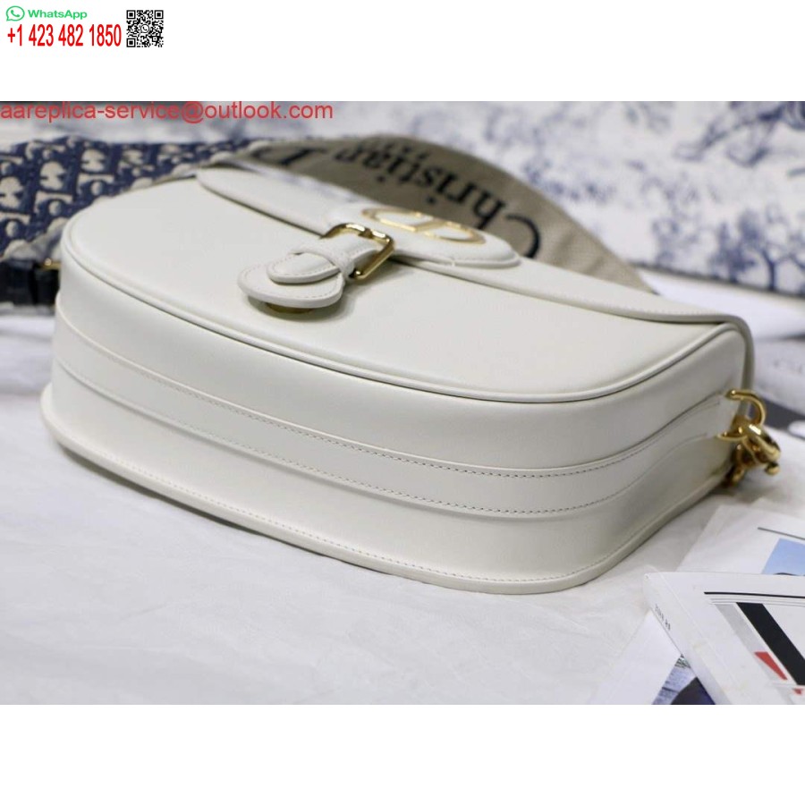 نسخة طبق الأصل من حقيبة Dior M9320 كبيرة الحجم من Dior Bobby مصنوعة من جلد العجل مع حزام مطرز مائل أزرق