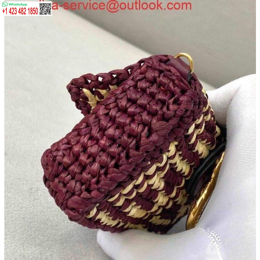 Replica Fendi 7ar844 Nano Baguette Berlock Vinröd Raffia Berlock