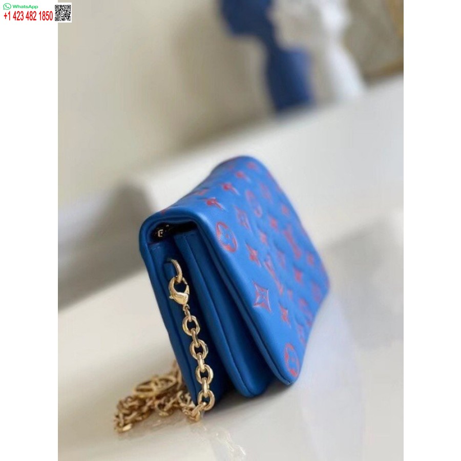 Реплика синей сумки Louis Vuitton Coussin M80743 Blv708