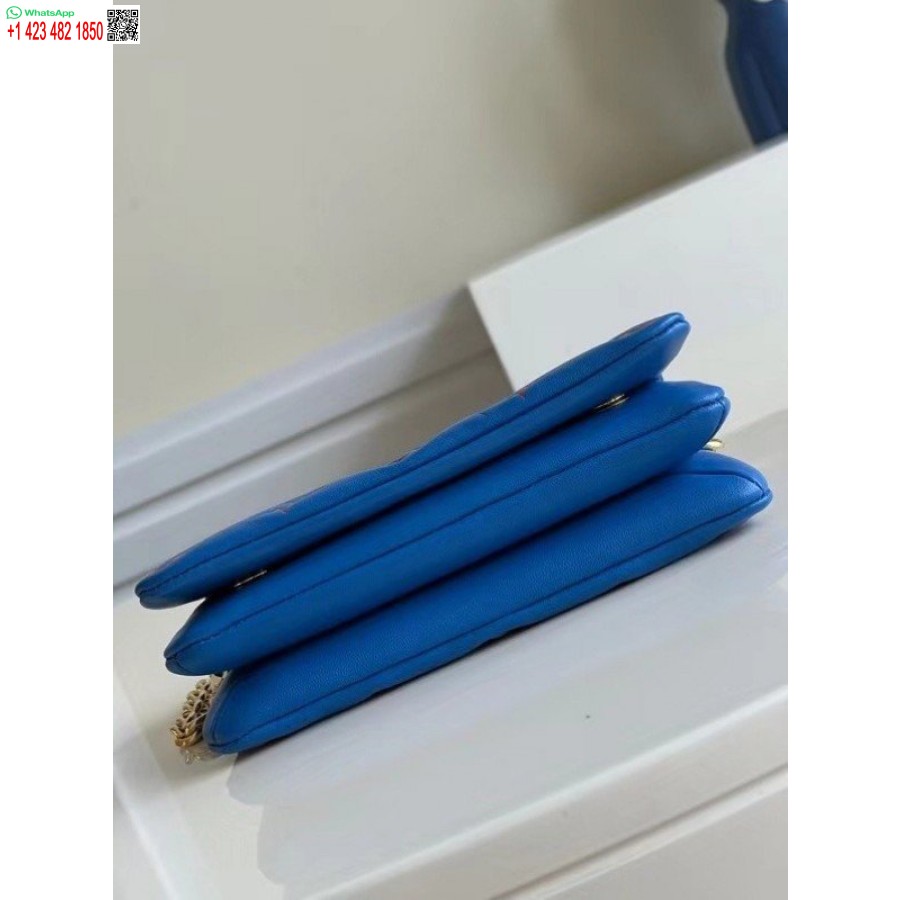 Реплика синей сумки Louis Vuitton Coussin M80743 Blv708