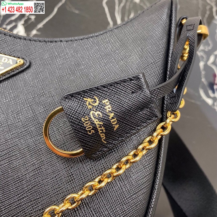Replika Prada 1bh204 Prada Re-edition 2005 Saffiano Usnjena Torba V črni Barvi