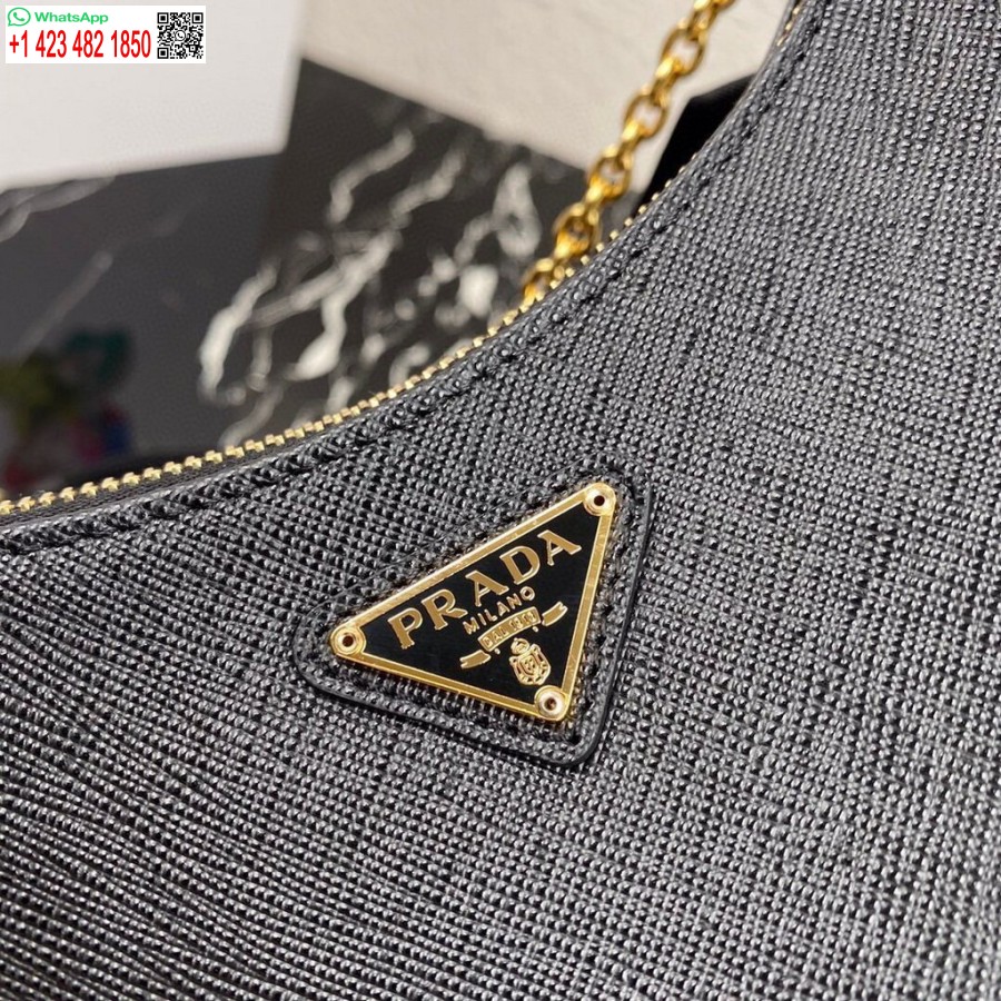 Replika Prada 1bh204 Prada Re-edition 2005 Saffiano Usnjena Torba V črni Barvi