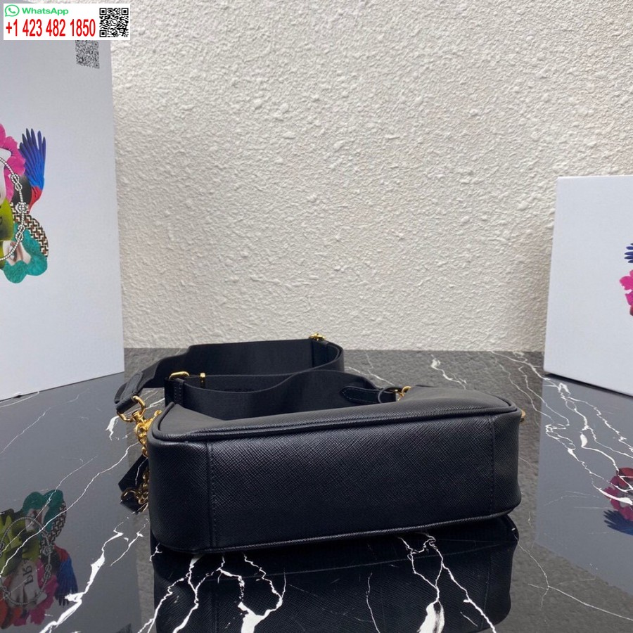 Replika Prada 1bh204 Prada Re-edition 2005 Saffiano Usnjena Torba V črni Barvi